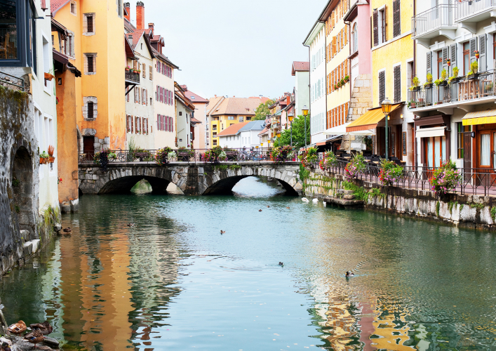 vieille ville Annecy - © sergein / 123 RF vieille ville Annecy